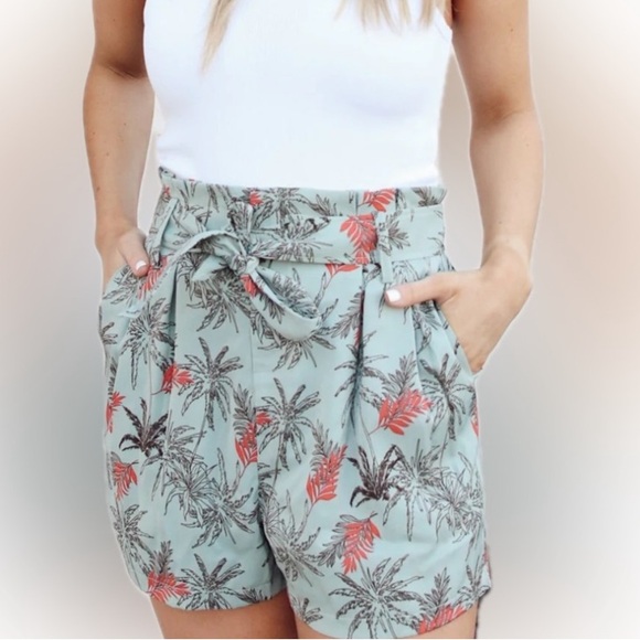 Bishop + Young Serafina Shorts size large tropical print - Picture 1 of 3